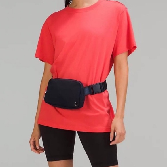NEW Lululemon Everywhere Belt Bag Black - Picture 11 of 17